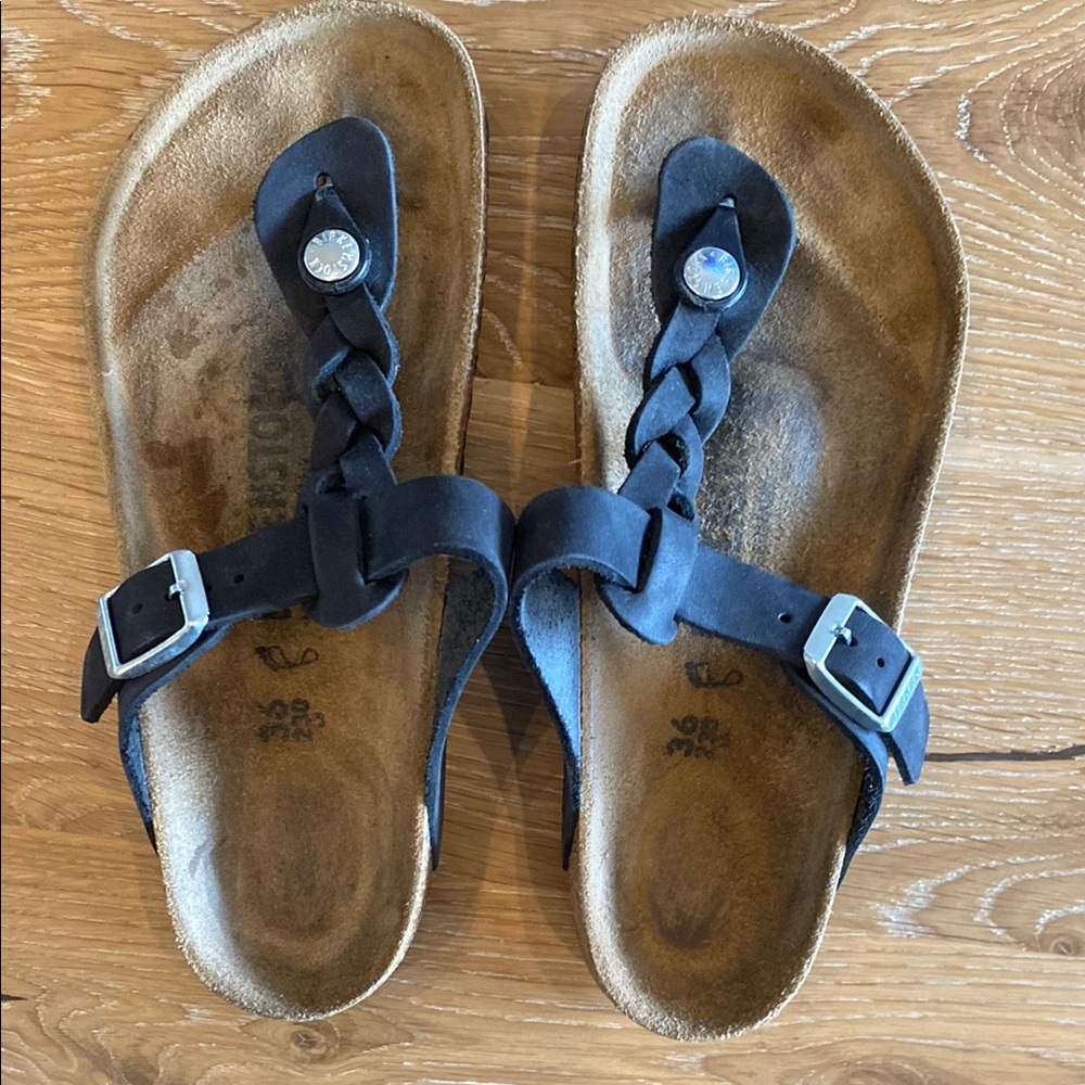 Birkenstocks, gizeh style. Size 36. Lightly worn.